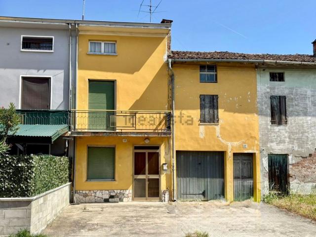 Casa di paese in vendita di 207 m² in Via Stradella, 38