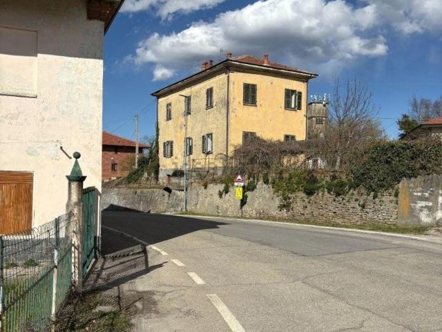 Casa di paese in vendita di 208 m² in Via Langa, 3