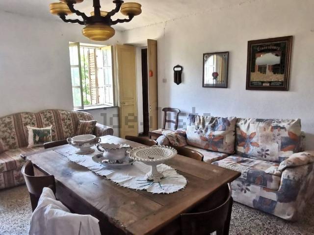 Casa di paese in vendita di 200 m² in Frazione Quarto Superiore