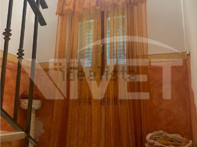 Casa di paese in vendita di 200 m² in Via Macchione, 91
