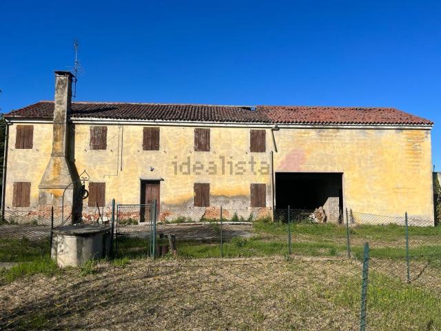 Casa di paese in vendita di 200 m² in Via Manfredini