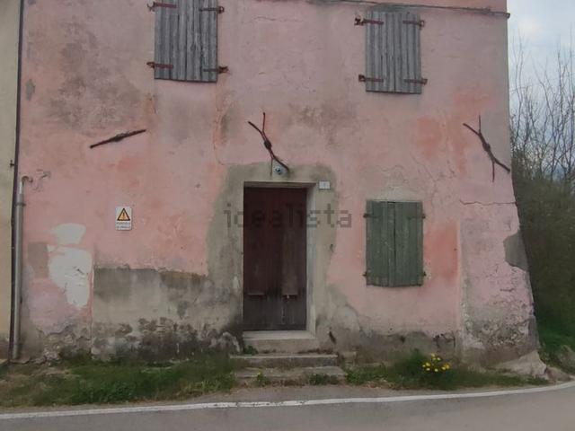 Casa di paese in vendita di 200 m² in Via degli Alpini
