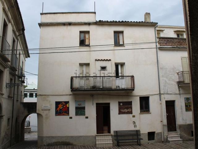 Casa di paese in vendita di 200 m² in Via dei Caduti, 15