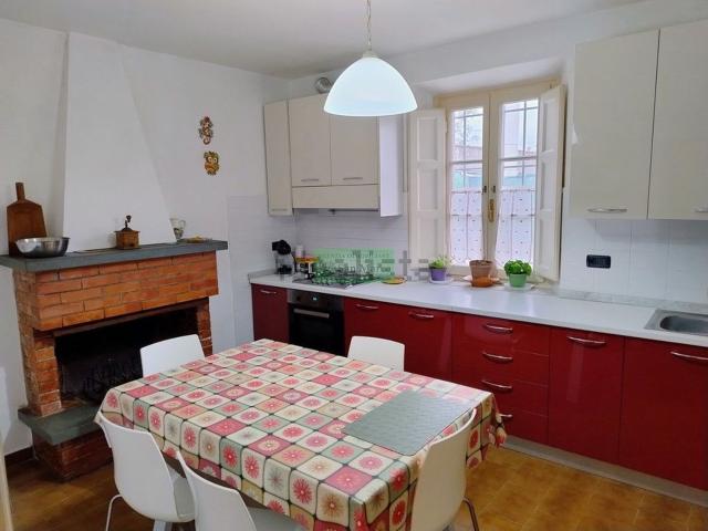 Casa di paese in vendita di 200 m² in Via dei Marzi