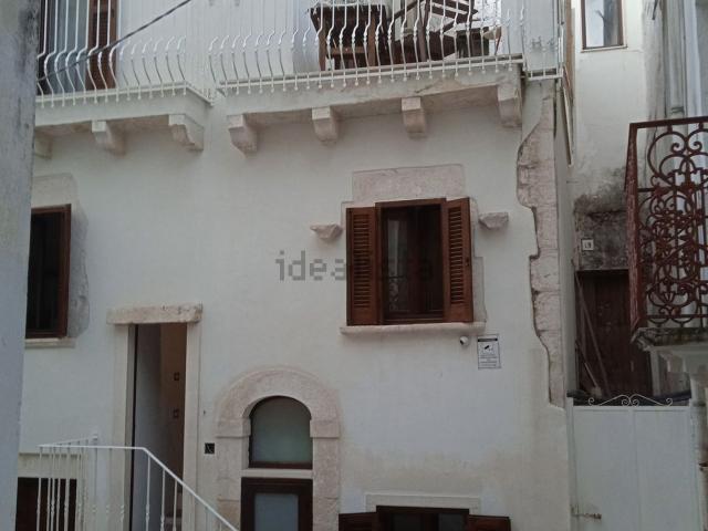 Casa di paese in vendita di 200 m² in Via Peucezia, 11