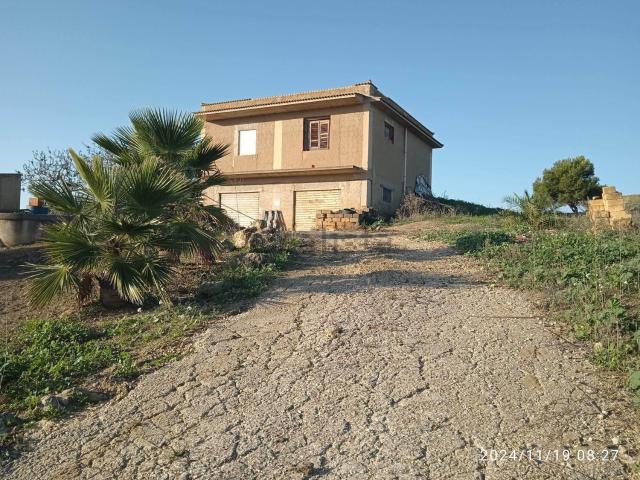 Casa di paese in vendita di 200 m² in Viale Sicilia