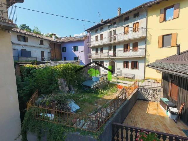Casa di paese in vendita di 202 m² in Via dei Colli, 4