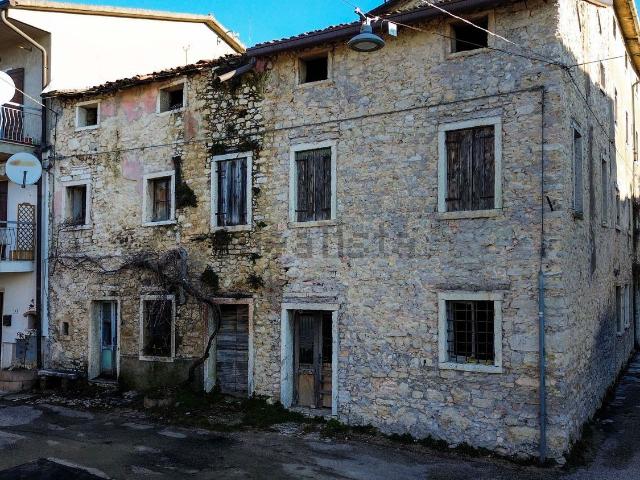 Casa di paese in vendita di 210 m² in Via Mazzano