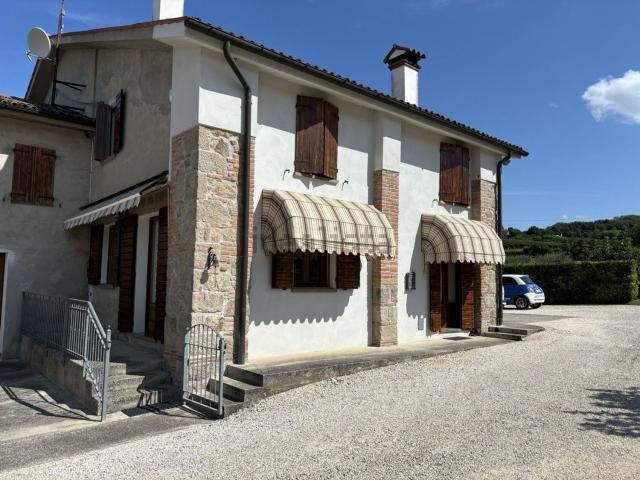 Casa di paese in vendita di 210 m² in Via Monte Venda