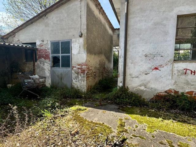 Casa di paese in vendita di 210 m² in Via di Tiglio, 531