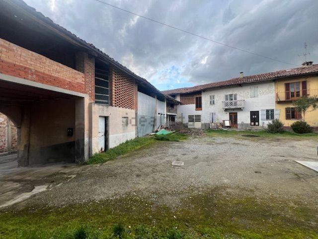 Casa di paese in vendita di 210 m² in Via Generale Guasco, 72