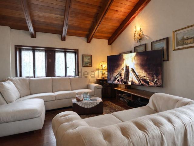 Casa di paese in vendita di 210 m² in Via Vittorio Veneto