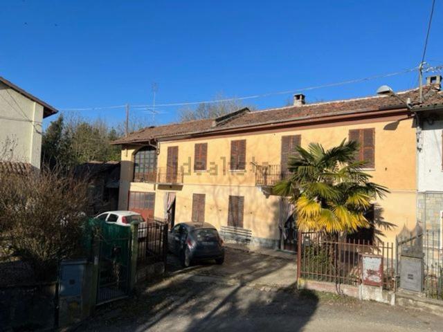 Casa di paese in vendita di 212 m² in Frazione Serravalle, 50