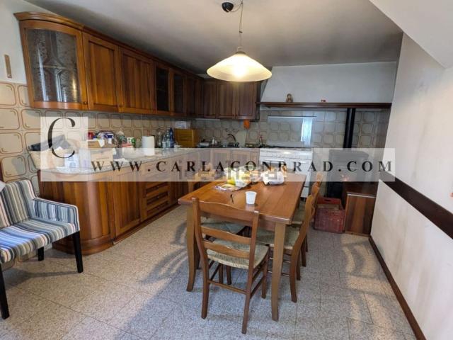 Casa di paese in vendita di 212 m² in Via Lovera