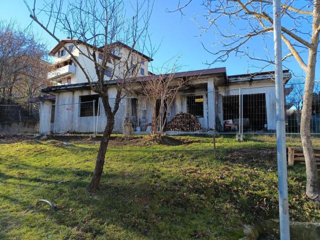 Casa di paese in vendita di 227 m² in Via Paullo Brugna