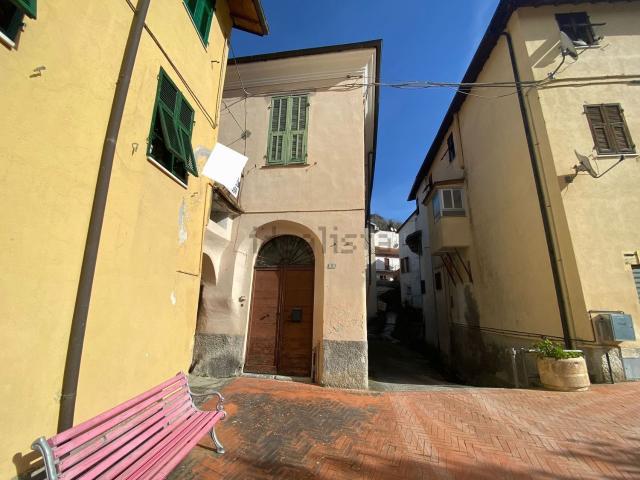 Casa di paese in vendita di 220 m² in Via Aurelia, 45