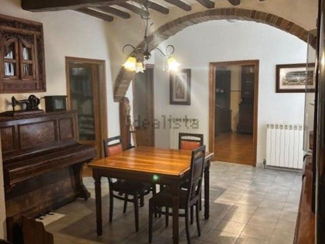 Casa di paese in vendita di 220 m² in Via Rimembranze, 8