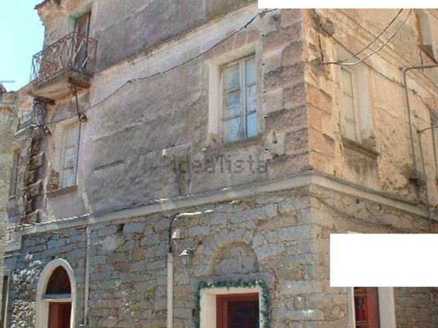 Casa di paese in vendita di 223 m² in Via Margherita