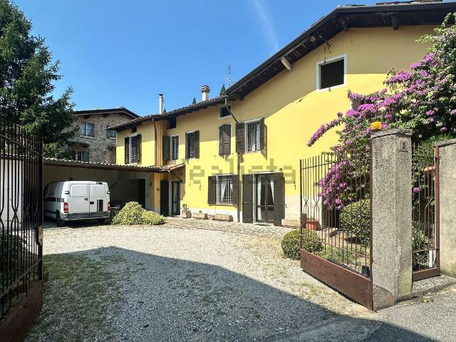 Rustici e casali in vendita di 223 m² in Via Roma
