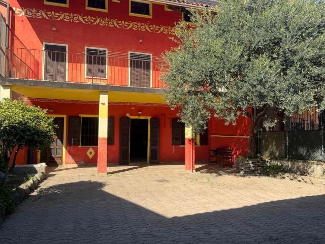 Casa di paese in vendita di 237 m² in Via Circonvallazione, 1
