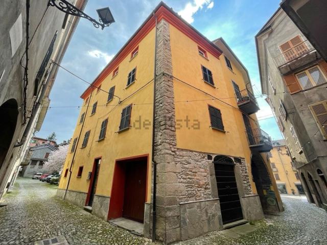 Casa di paese in vendita di 237 m² in Via pittor giani