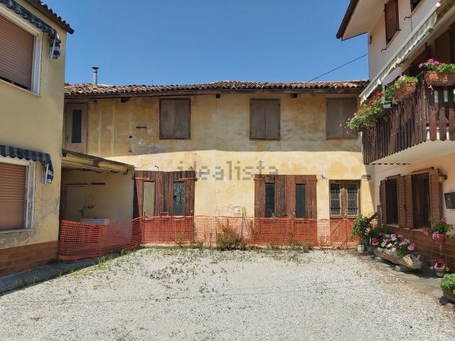 Casa di paese in vendita di 230 m² in Via Udine, 3