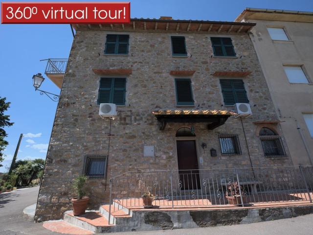 Casa di paese in vendita di 231 m² in Via Pergola, 1