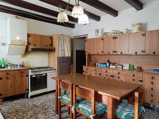 Casa di paese in vendita di 245 m² in Piazza Libertà, 11