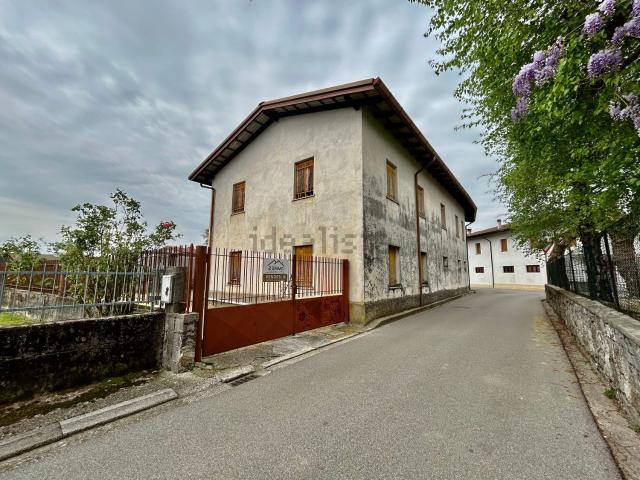 Casa di paese in vendita di 245 m² in Via del Molino, 18