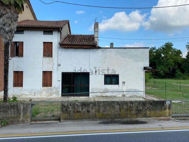Casa di paese in vendita di 240 m² in Via G. Mazzini, 109