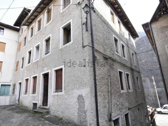Casa di paese in vendita di 240 m² in Via San Gaetano