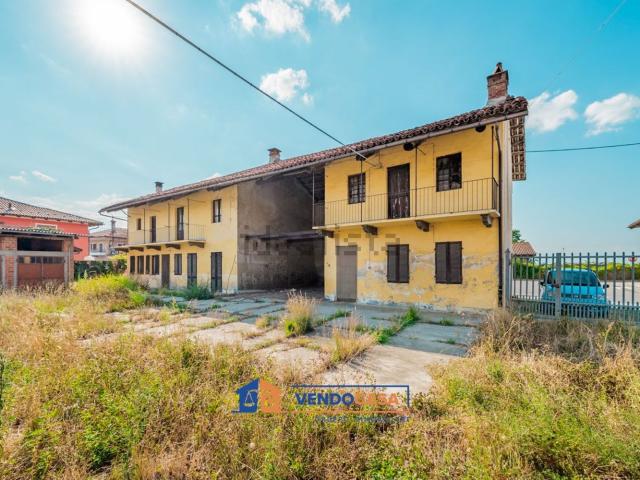 Casa di paese in vendita di 242 m² in Via La Prata, 1