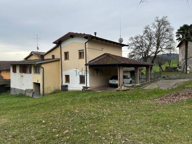 Casa di paese in vendita di 243 m²