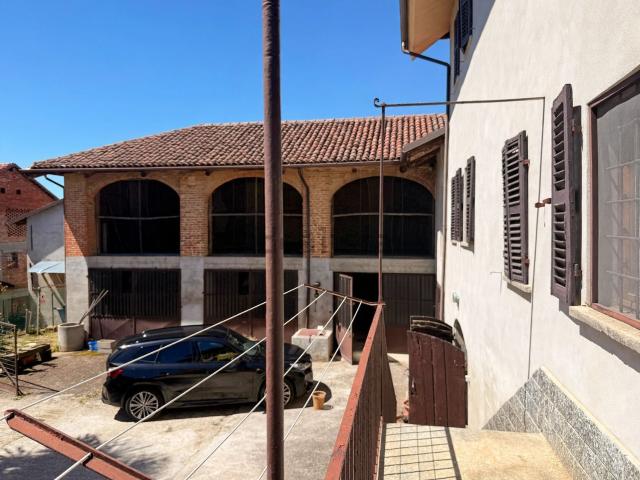 Casa di paese in vendita di 258 m² in Frazione Montegrosso Cinaglio, 80