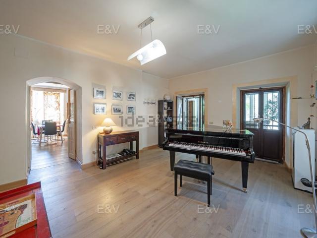 Casa di paese in vendita di 250 m² in Corso Giacomo Matteotti