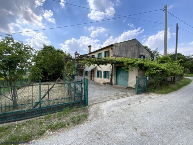 Casa di paese in vendita di 250 m² in Piazza Liberazione