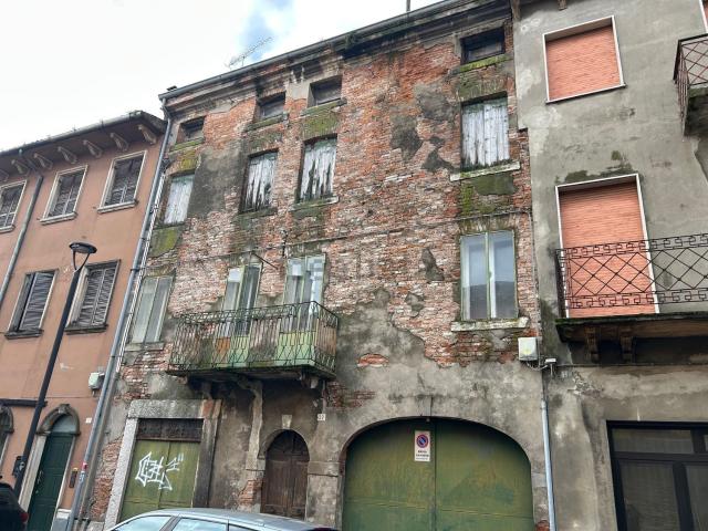 Casa di paese in vendita di 250 m² in Via Principe Umberto