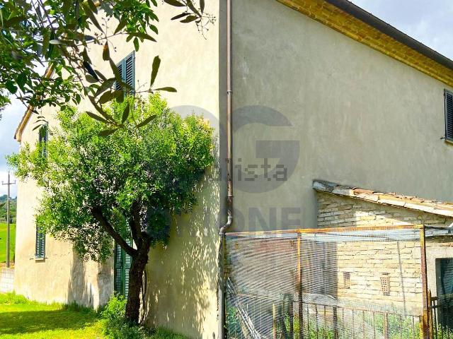 Casa di paese in vendita di 250 m² in Via San Pietro, 29