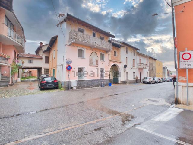 Casa di paese in vendita di 268 m² in Via Roma