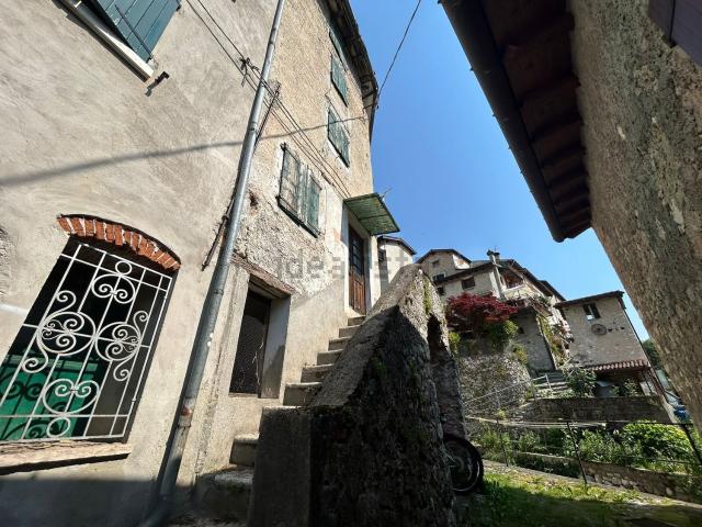 Casa di paese in vendita di 260 m² in Via Mori