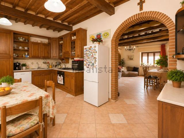 Casa di paese in vendita di 260 m² in Via di Liso