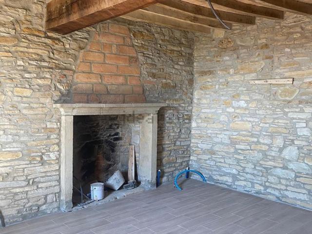 Casa di paese in vendita di 270 m² in Località Castagneto