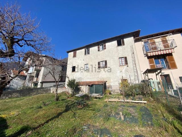 Casa di paese in vendita di 270 m² in Via Silvio Pellico, 32