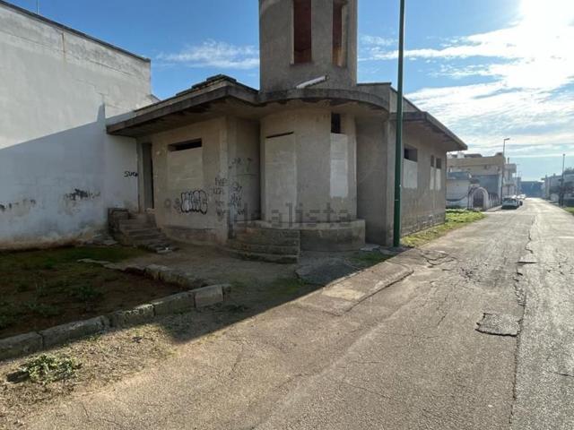Casa di paese in vendita di 270 m² in Via SPALLANZANI