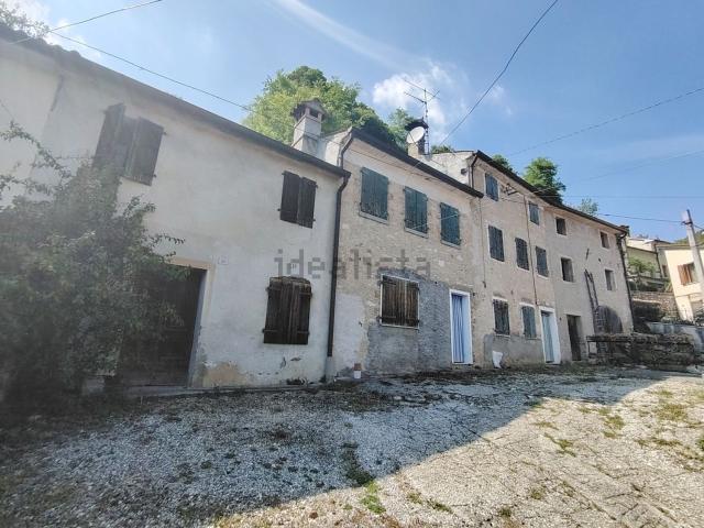 Casa di paese in vendita di 273 m² in Borgo Val