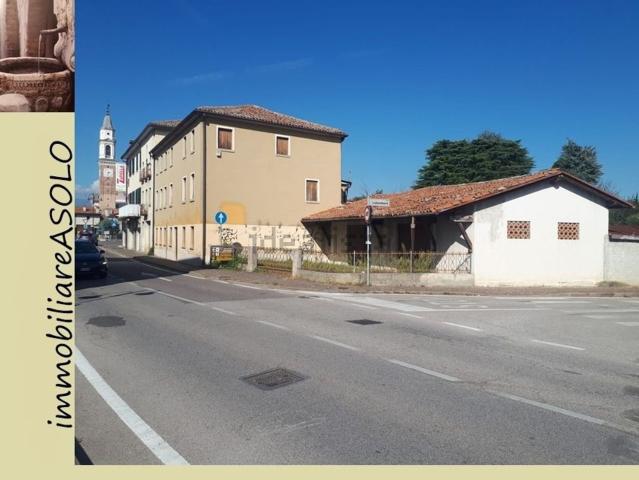 Casa di paese in vendita di 280 m² in Piazza Dante Alighieri