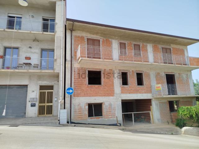 Casa di paese in vendita di 280 m² in Via C. Pidala&apos