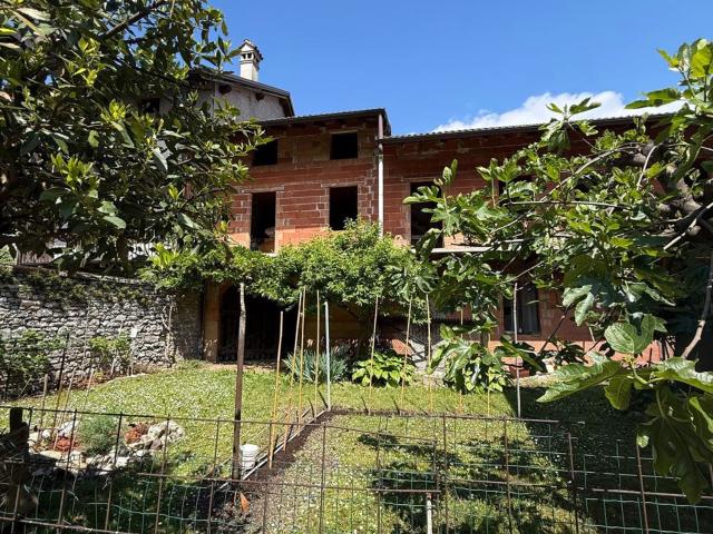 Casa di paese in vendita di 280 m² in Via Guido Fusinato, 62