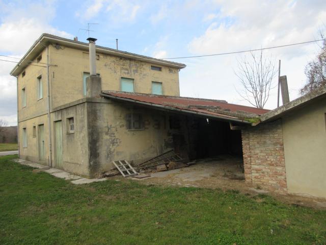 Casa di paese in vendita di 280 m² in Via toscana