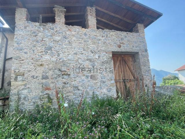 Casa di paese in vendita di 281 m² in Via Botta